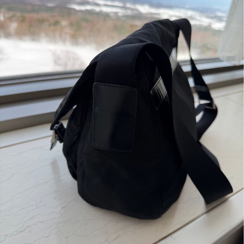 普拉達  側背包 斜背包 翻蓋包 郵差包 prada 黑色 尼龍 斜挎 包包 女生 男生 black messenger bag   re nylon-16