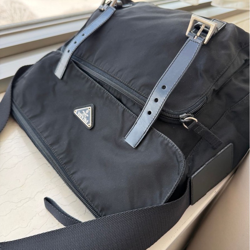 普拉達  側背包 斜背包 翻蓋包 郵差包 prada 黑色 尼龍 斜挎 包包 女生 男生 black messenger bag   re nylon-17