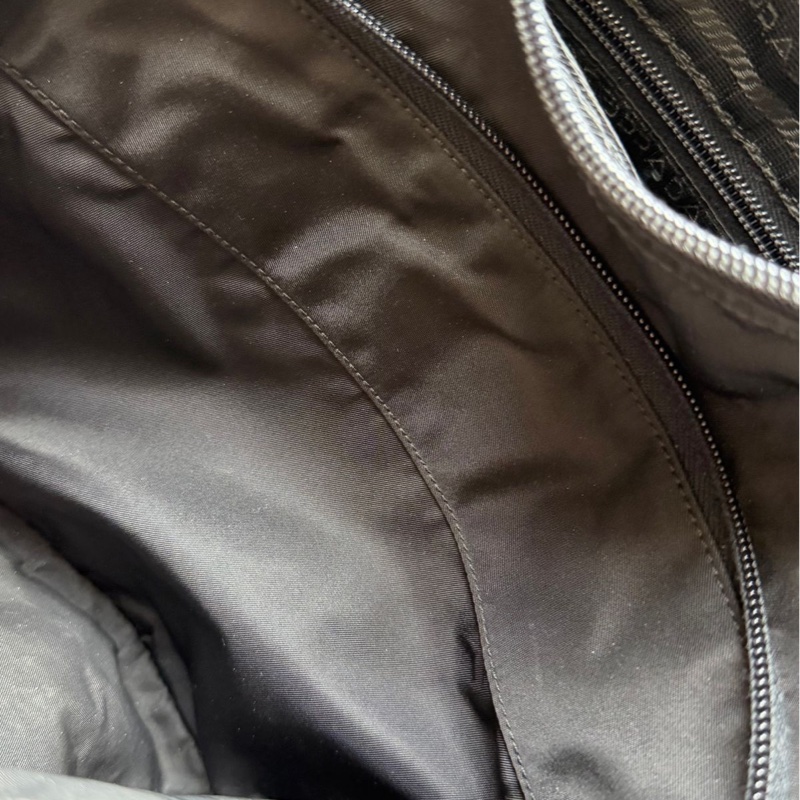 普拉達  側背包 斜背包 翻蓋包 郵差包 prada 黑色 尼龍 斜挎 包包 女生 男生 black messenger bag   re nylon-22