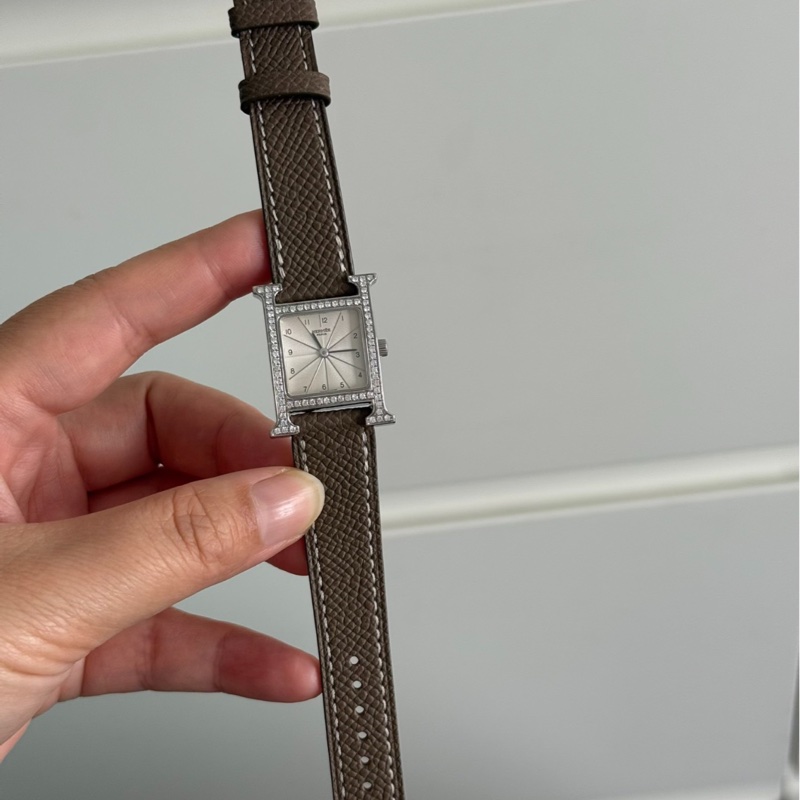 【長期主義✨可以帶一輩子❤️】愛馬仕 Hermes H HOUR HH1.210.石英 不鏽鋼 後鑲鑽-1