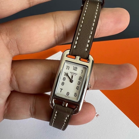 【低調復古🪵全網獨有】愛馬仕 Hermes 大象灰Nanducket小號 石英表