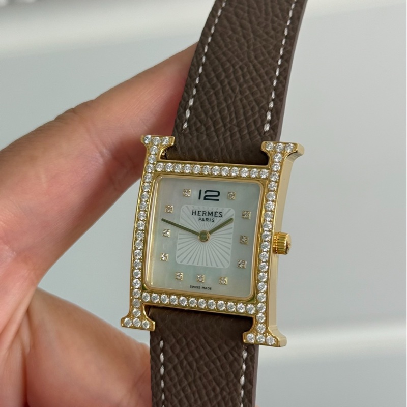 【顯眼logo💖可以帶一輩子✨全網最低價】愛馬仕 Hermes H女士石英表 後鑲鑽升級貝母盤-4