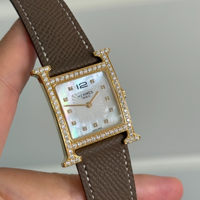 【顯眼logo💖可以帶一輩子✨全網最低價】愛馬仕 Hermes H女士石英表 後鑲鑽升級貝母盤-5