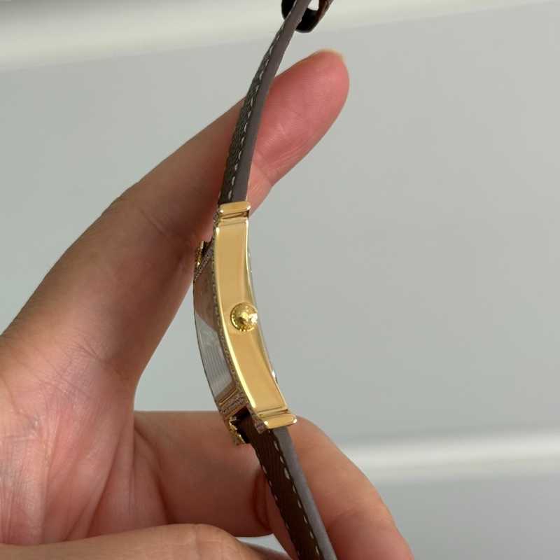 【顯眼logo💖可以帶一輩子✨全網最低價】愛馬仕 Hermes H女士石英表 後鑲鑽升級貝母盤-6