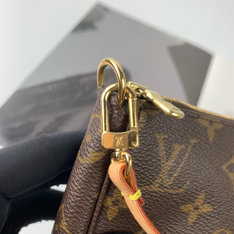 LV大麻將包 有皮革短背帶/金屬長鏈條-6