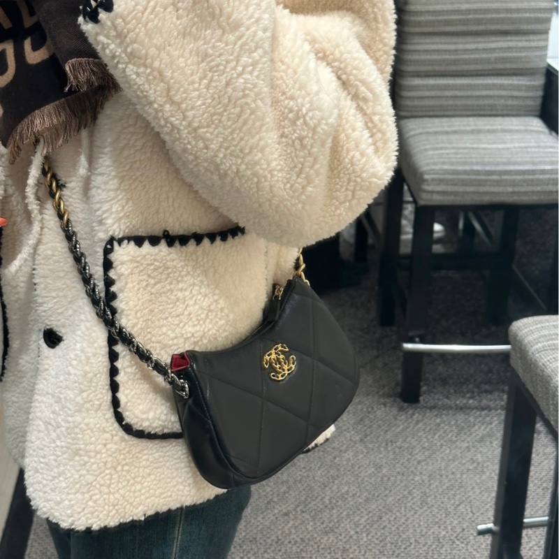 【全新品】Chanel hobo 19bag斜挎包 24c 豌豆包 隨身包-5