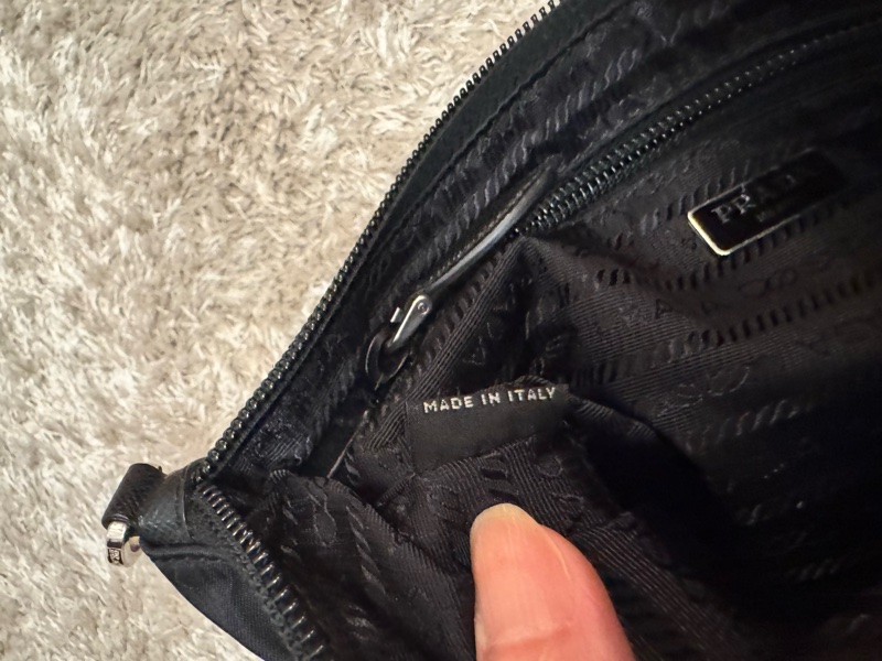 Prada nylon classic bag 黑色經典腋下包-3