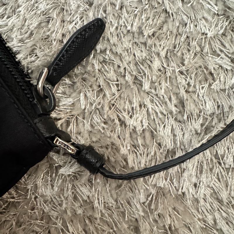 Prada nylon classic bag 黑色經典腋下包-4
