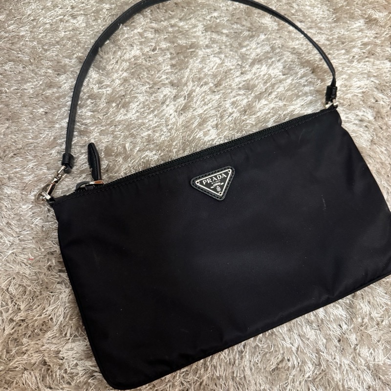 Prada nylon classic bag 黑色經典腋下包-5