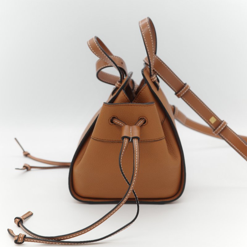 Loewe 羅威 Hammock 棕色 經典小牛皮迷你吊床包 肩背包-3