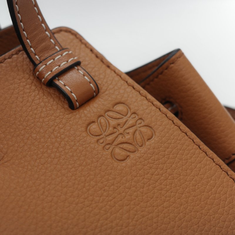 Loewe 羅威 Hammock 棕色 經典小牛皮迷你吊床包 肩背包-23