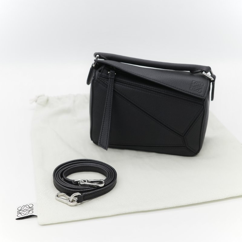 Loewe 羅威 Puzzle 黑色經典 小牛皮 迷你型 幾何 肩背包 斜挎包 拼圖包-0