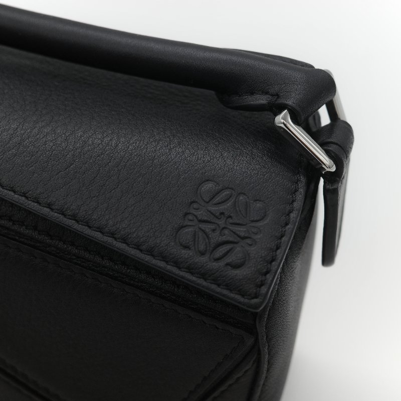 Loewe 羅威 Puzzle 黑色經典 小牛皮 迷你型 幾何 肩背包 斜挎包 拼圖包-12