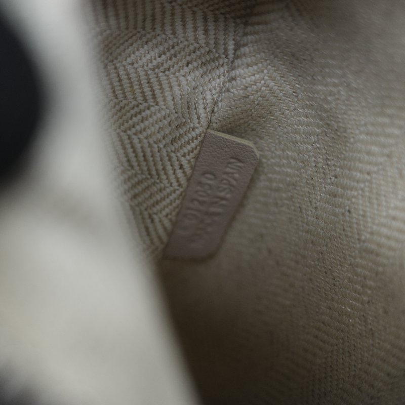 Loewe 羅威 Puzzle 黑色經典 小牛皮 迷你型 幾何 肩背包 斜挎包 拼圖包-17