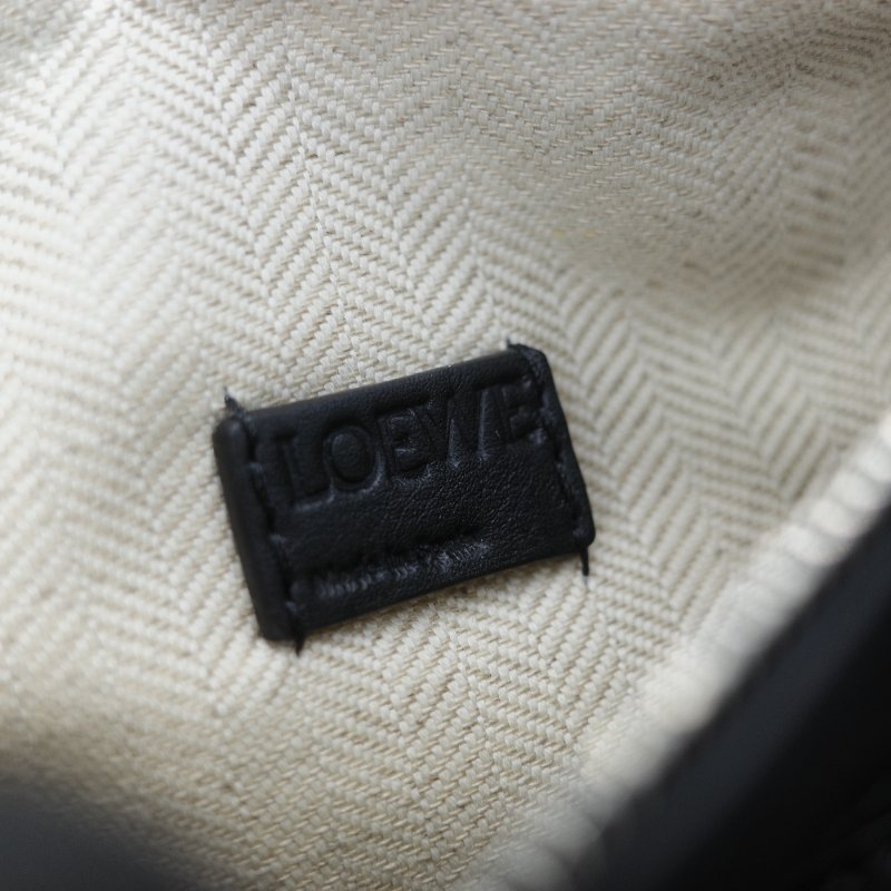 Loewe 羅威 Puzzle 黑色經典 小牛皮 迷你型 幾何 肩背包 斜挎包 拼圖包-18