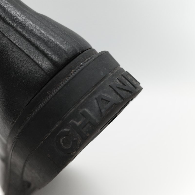 （配件齊全）Chanel 香奈兒 黑色橡膠 白色雙 C Logo 雨鞋 EU42-11