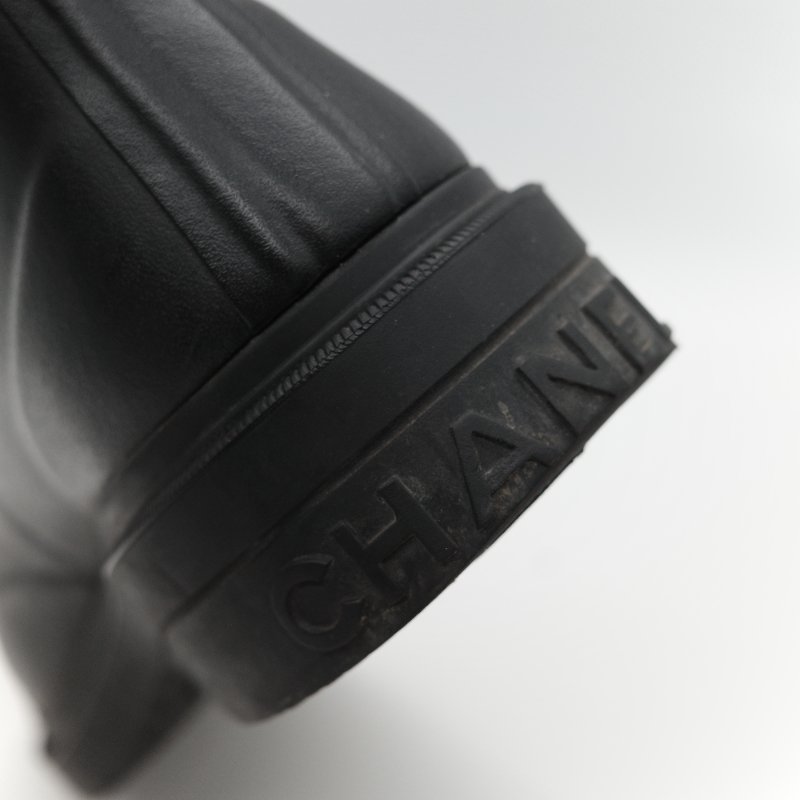 （配件齊全）Chanel 香奈兒 黑色橡膠 白色雙 C Logo 雨鞋 EU42-14