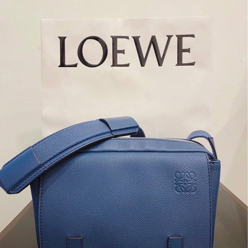 Loewe 藍牛皮銀釦Military Messenger斜背郵差包-0