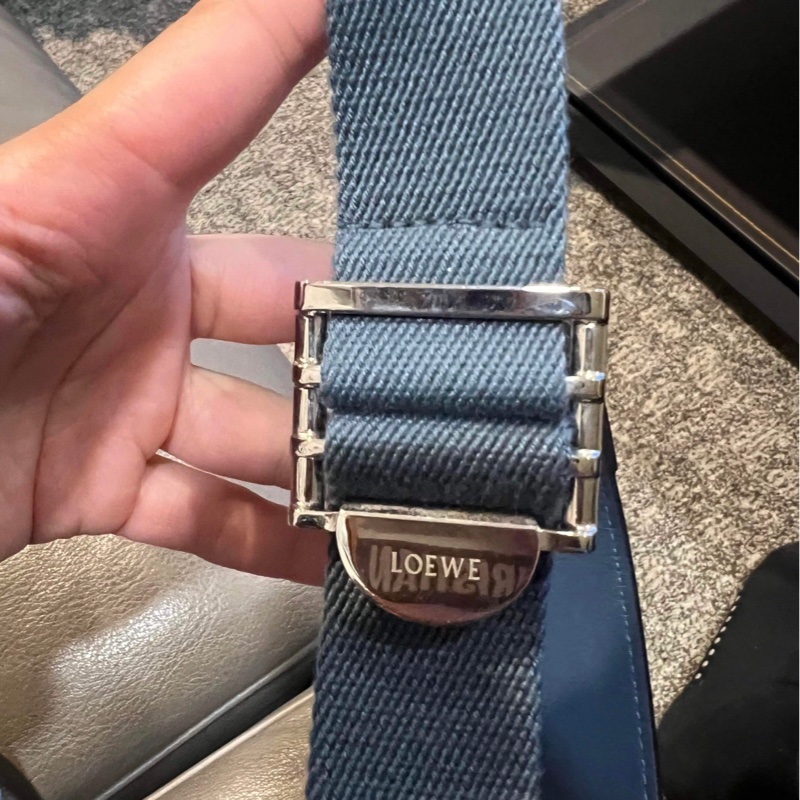 Loewe 藍牛皮銀釦Military Messenger斜背郵差包-3