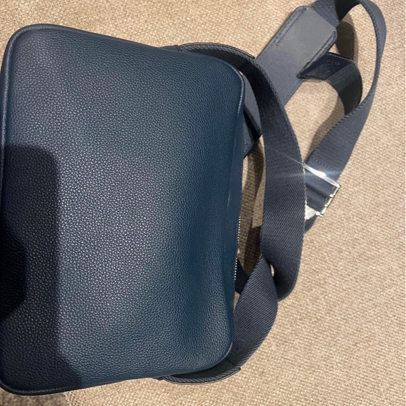 Loewe 藍牛皮銀釦Military Messenger斜背郵差包-8