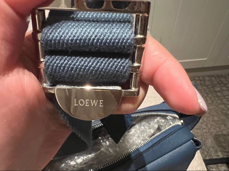 Loewe 藍牛皮銀釦Military Messenger斜背郵差包-15