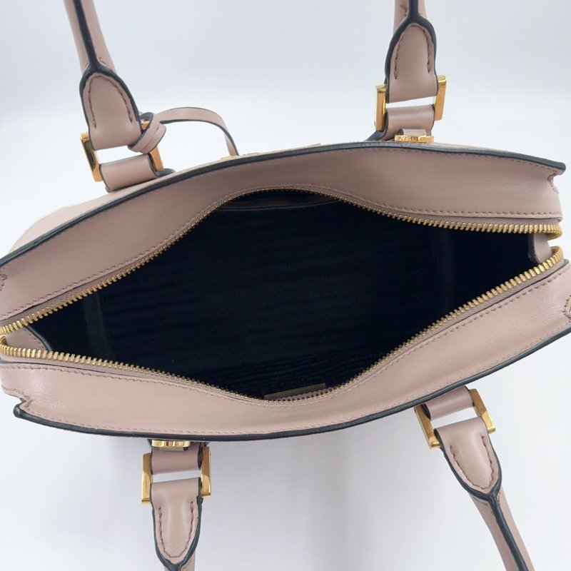 PRADA粉膚防刮牛皮金釦手提側背殺手包1BA164-5