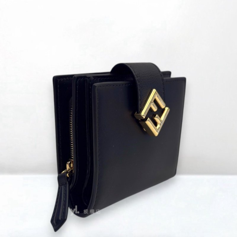 S5364-Fendi 黑牛皮金扣兩折短夾8M0386-1