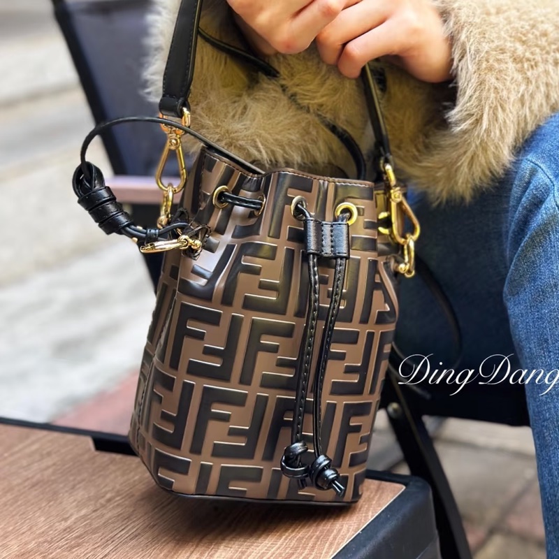 Fendi芬迪老花mini水桶包  尺寸12*18*10 附件：双肩带-0