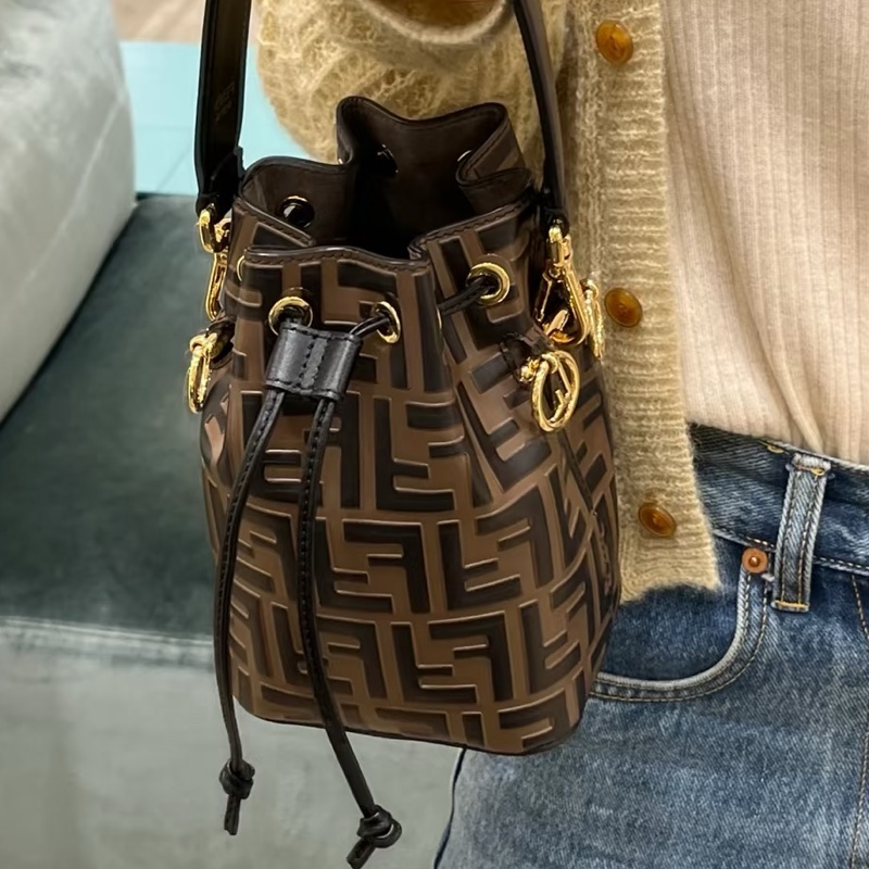 Fendi芬迪老花mini水桶包  尺寸12*18*10 附件：双肩带-1