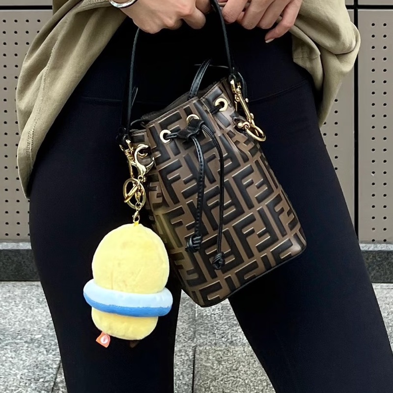 Fendi芬迪老花mini水桶包  尺寸12*18*10 附件：双肩带-3