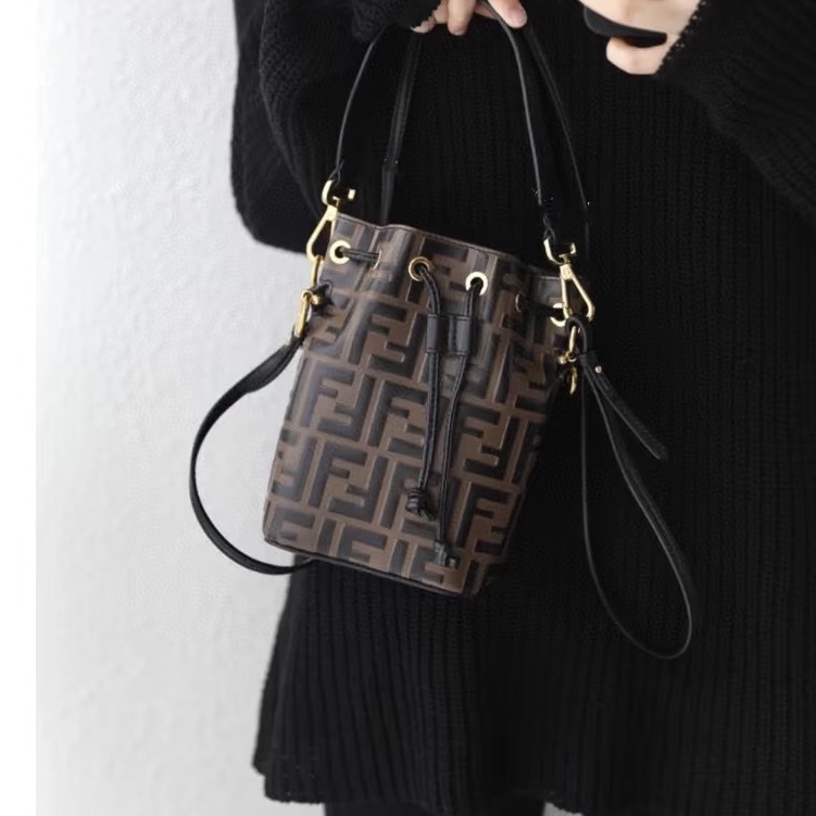 Fendi芬迪老花mini水桶包  尺寸12*18*10 附件：双肩带-4