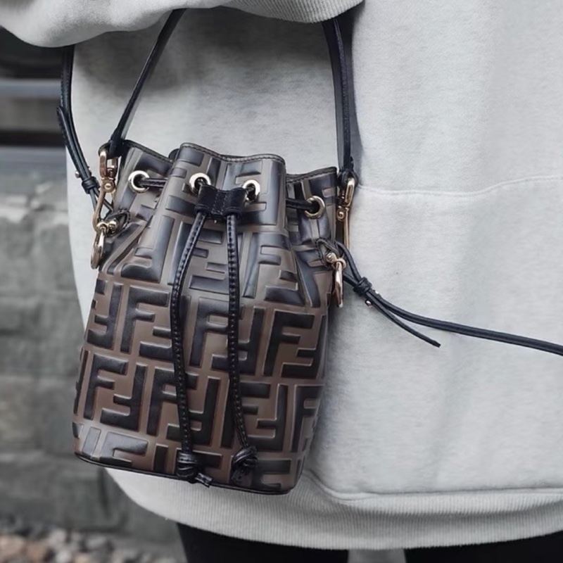 Fendi芬迪老花mini水桶包  尺寸12*18*10 附件：双肩带-5