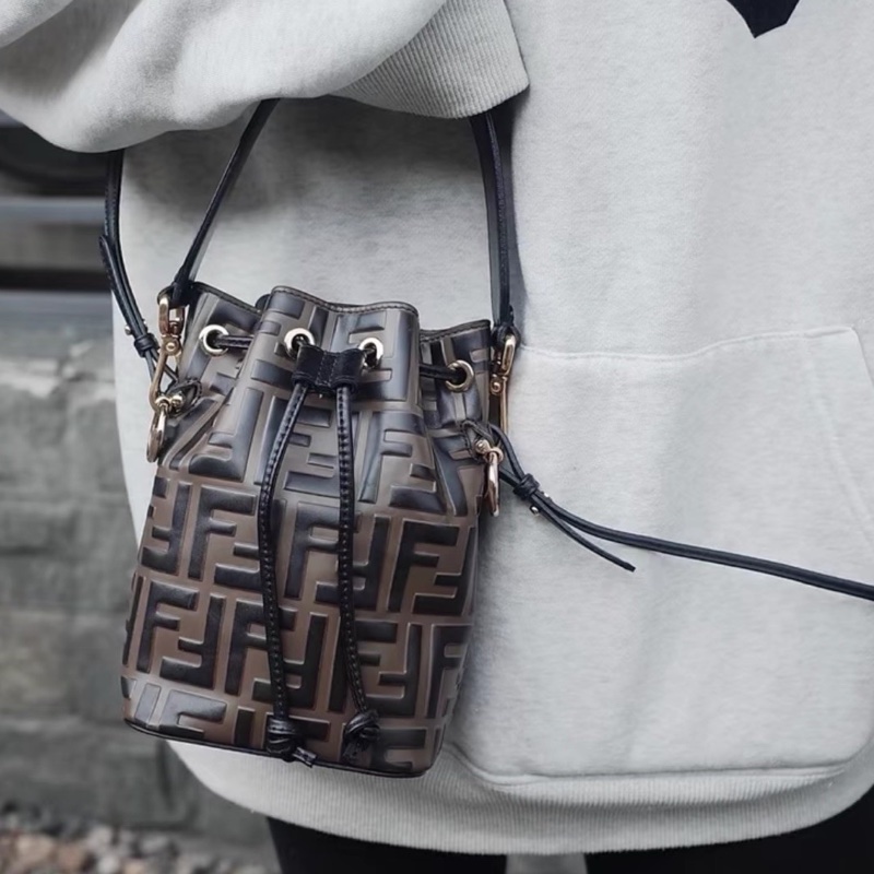 Fendi芬迪老花mini水桶包  尺寸12*18*10 附件：双肩带-16