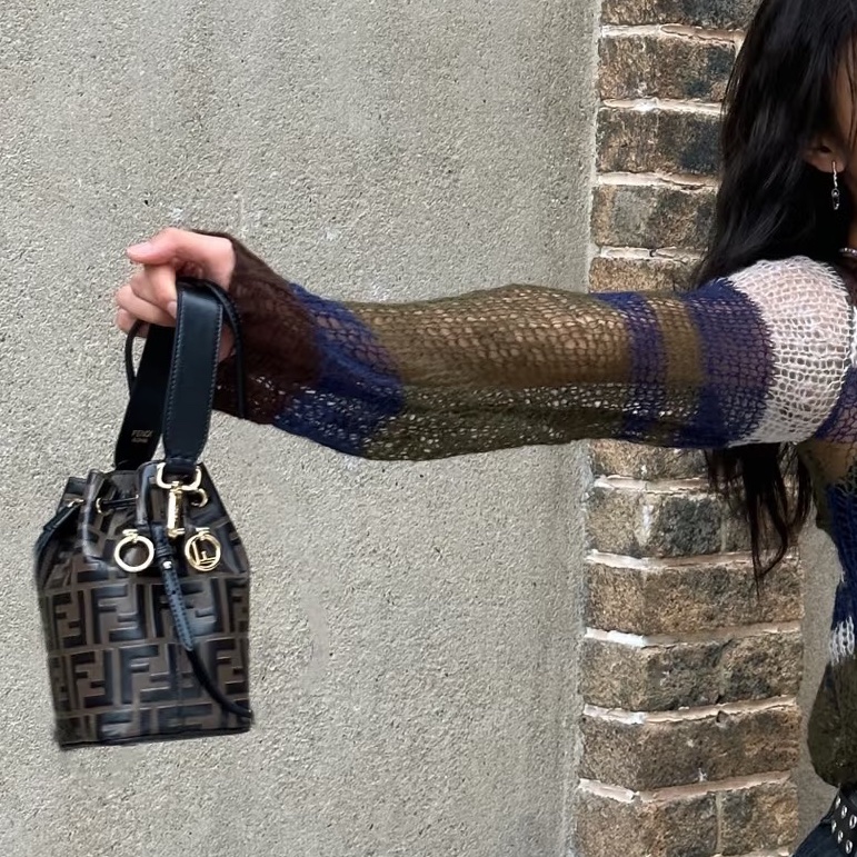 Fendi芬迪老花mini水桶包  尺寸12*18*10 附件：双肩带-19