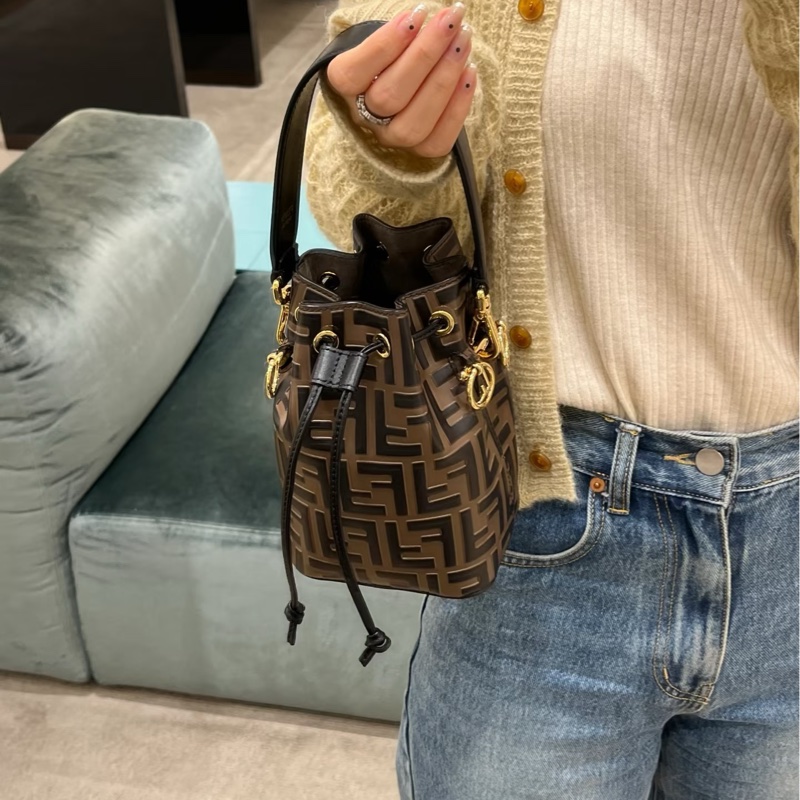 Fendi芬迪老花mini水桶包  尺寸12*18*10 附件：双肩带-26