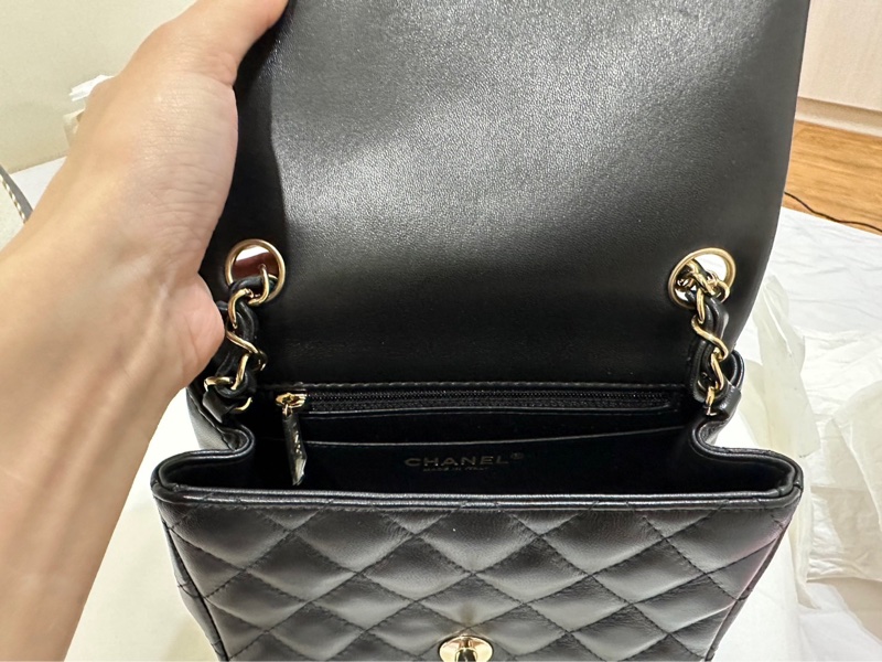Chanel羊皮淡金扣芯片方胖子-6