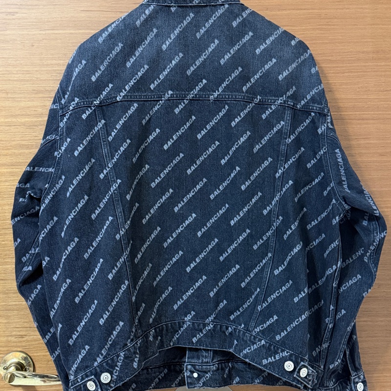 亞洲身形最佳落肩版 BALENCIAGA 巴黎世家 滿LOGO UNIFIT OVERSIZE 丹寧 牛仔 外套-11