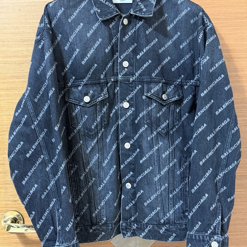 亞洲身形最佳落肩版 BALENCIAGA 巴黎世家 滿LOGO UNIFIT OVERSIZE 丹寧 牛仔 外套-0