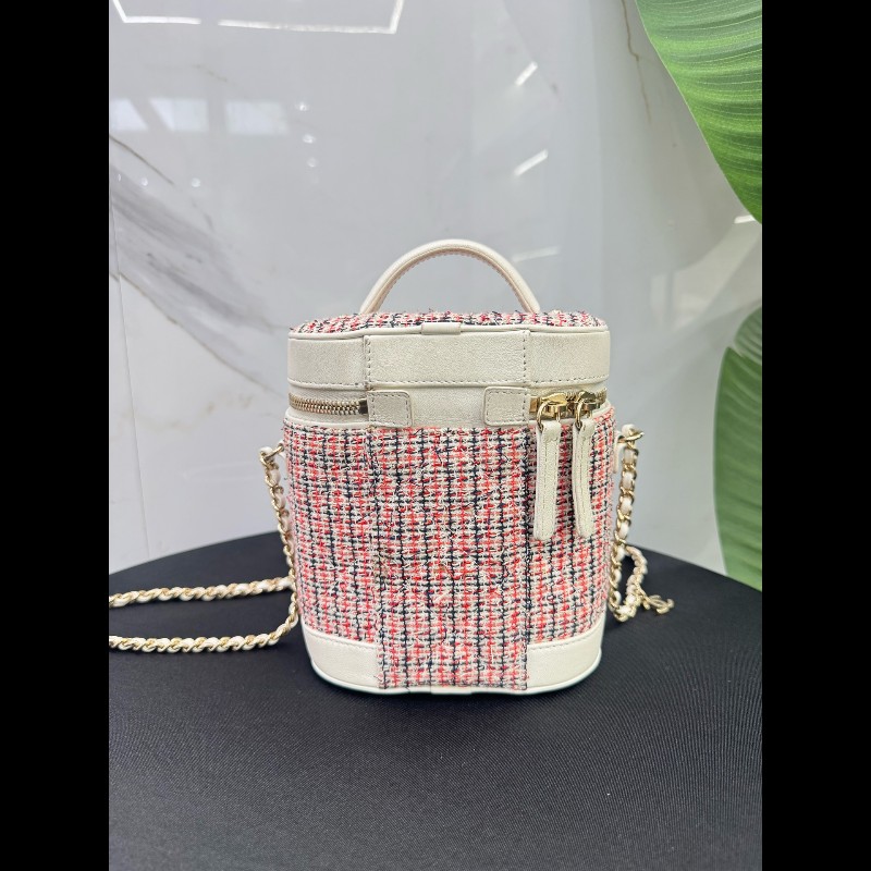 CHANEL限量毛呢水桶包 化妝包-1