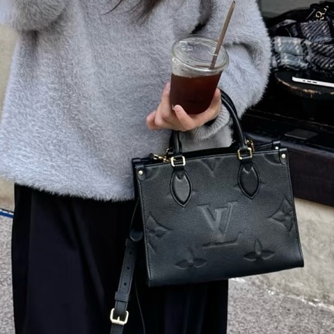 LV黑色牛皮on the go PM手提側背包