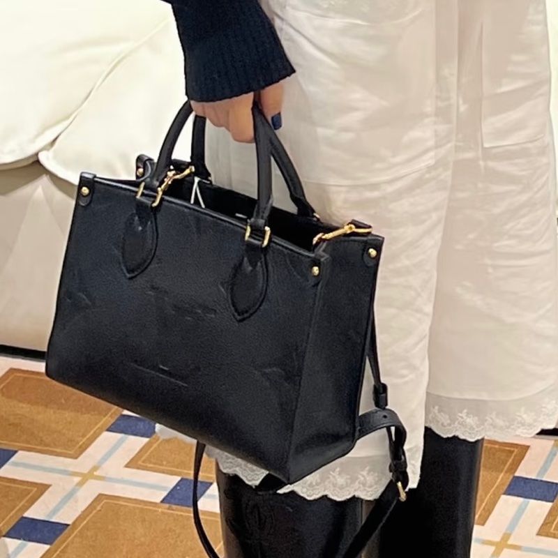 LV黑色牛皮on the go PM手提側背包-2