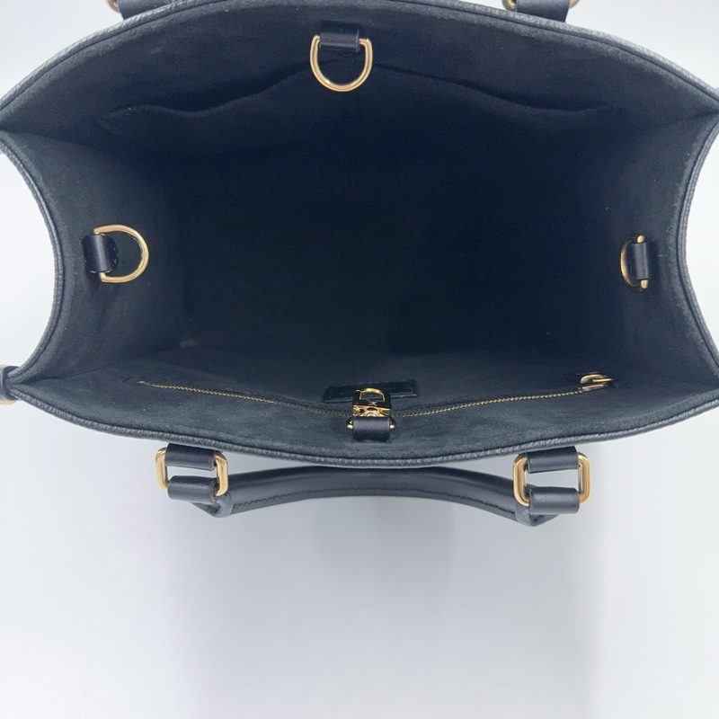 LV黑色牛皮on the go PM手提側背包-9