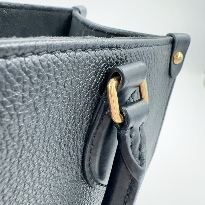 LV黑色牛皮on the go PM手提側背包-12