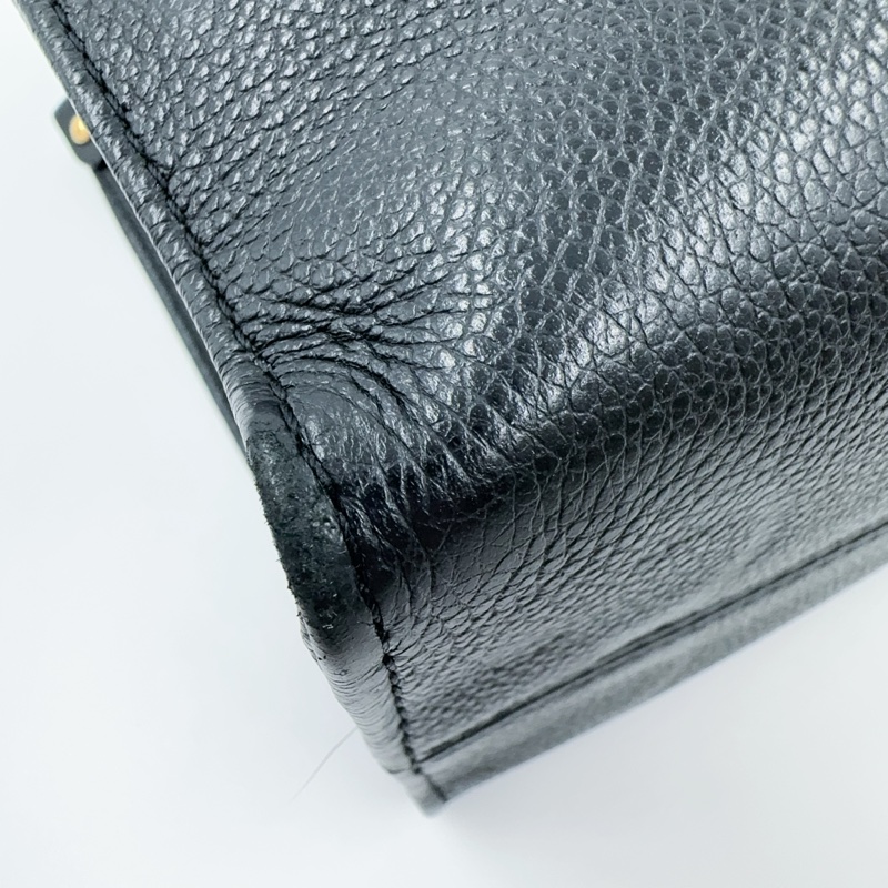 LV黑色牛皮on the go PM手提側背包-14