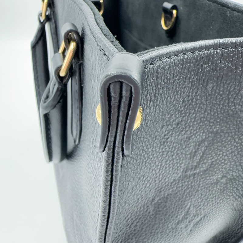 LV黑色牛皮on the go PM手提側背包-18