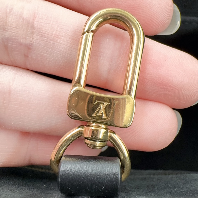 LV黑色牛皮on the go PM手提側背包-21