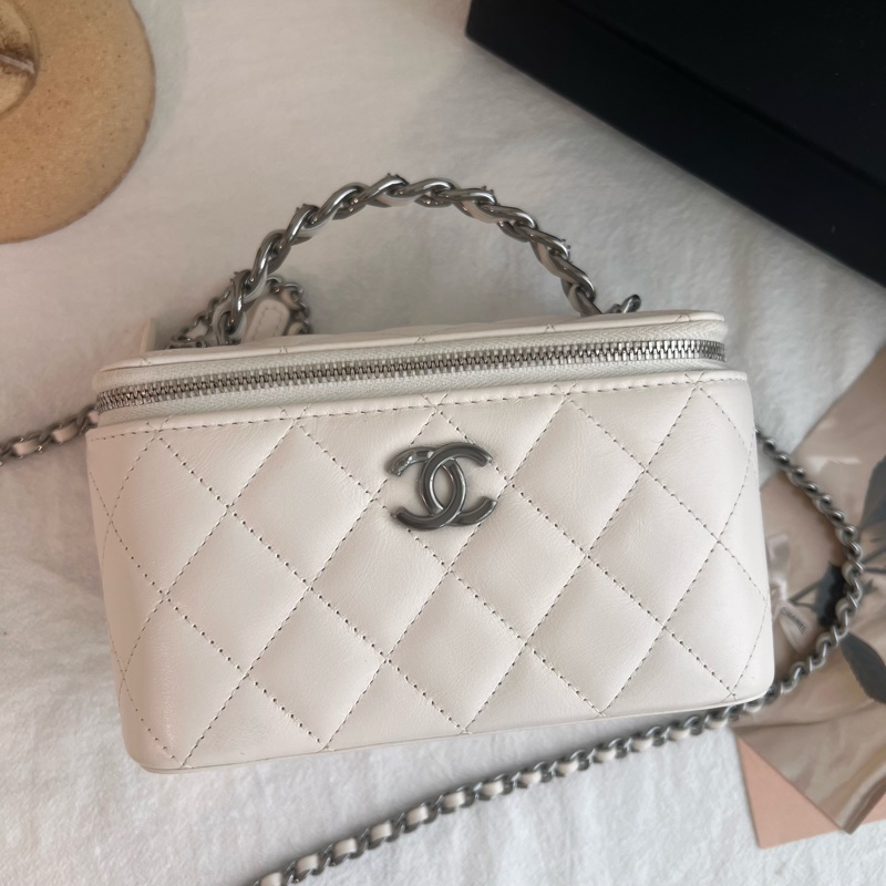 ෆ Chanel 23C帶鑽手提化妝盒包✨ 長盒子-9