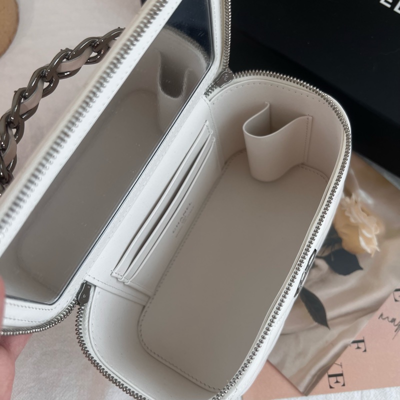 ෆ Chanel 23C帶鑽手提化妝盒包✨ 長盒子-17