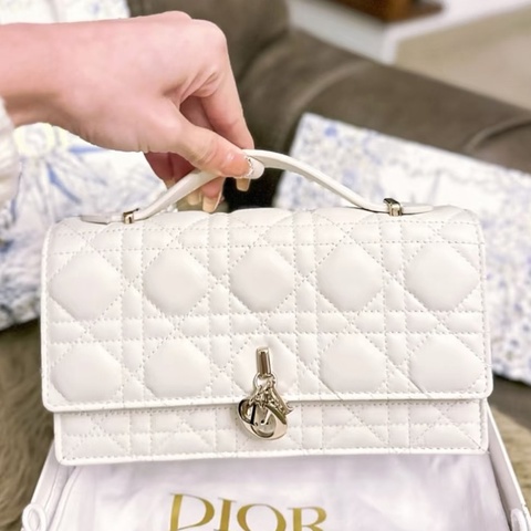 閒置全配🈶購證 #白雪公主 Miss Dior奶白色Woc鏈帶斜挎包