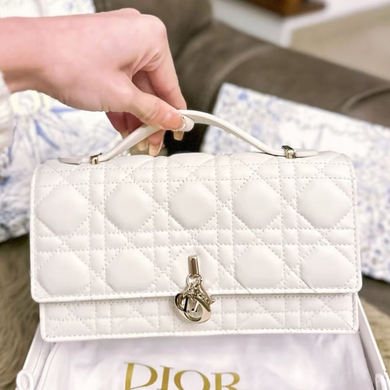 閒置全配🈶購證 #白雪公主 Miss Dior奶白色Woc鏈帶斜挎包-0